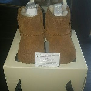 Infant uggs size 2/3